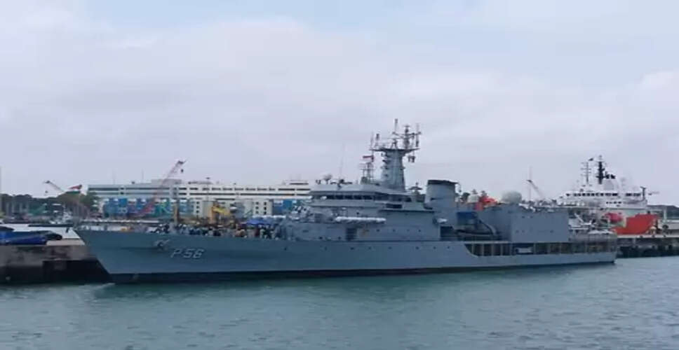 भारतीय नौसेना का पहला ट्रेनिंग स्क्वाड्रन सिंगापुर पहुंचा, भारत के हाई कमिश्नर ने ट्रेनी से मुलाकात की