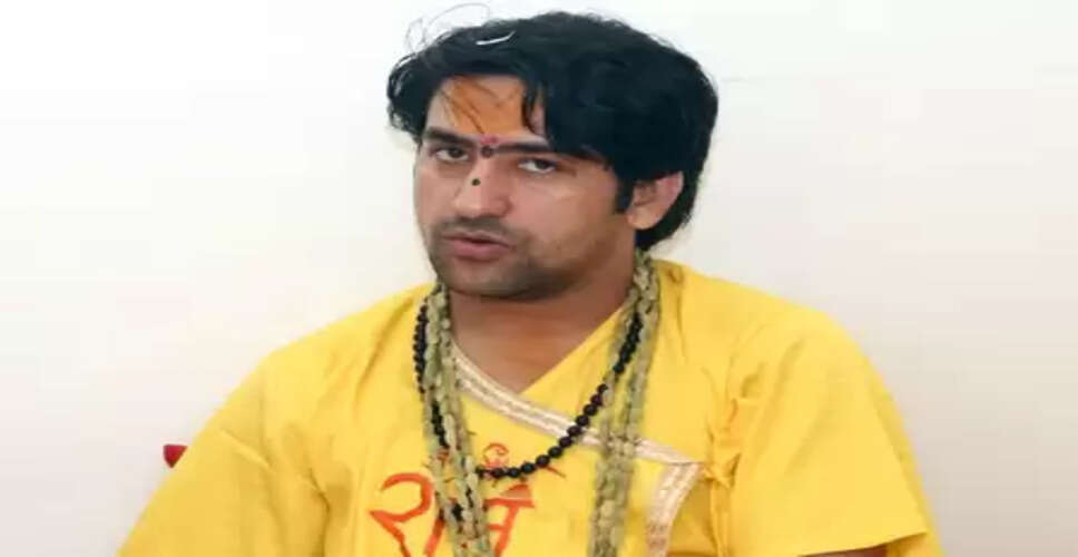 धीरेंद्र शास्त्री ने बांग्लादेश में हुई ताजा लिंचिंग पर सतर्कता बरतने का किया आह्वान