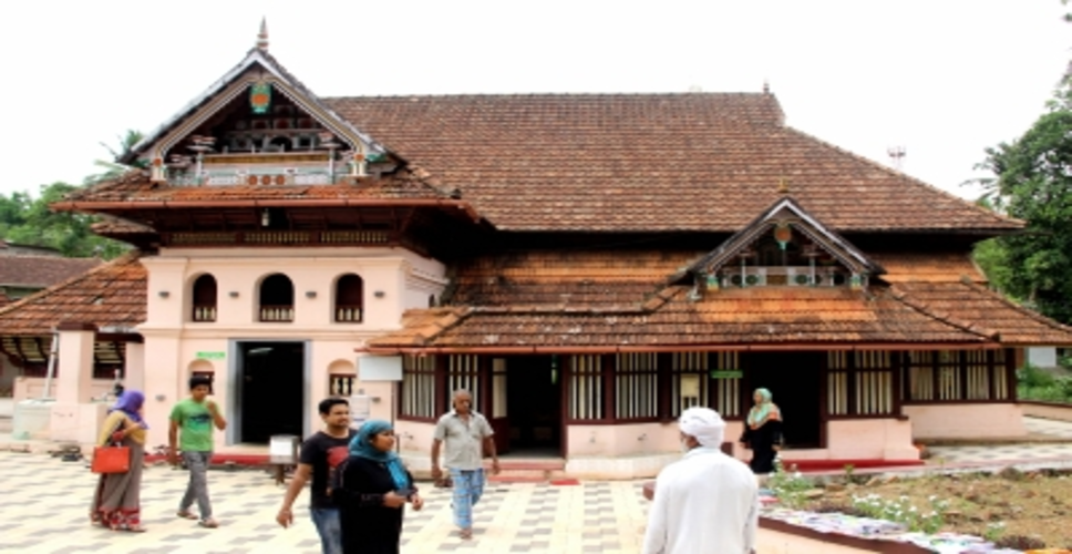 केरल : ईद पर चुनाव प्रचार को भीड़ उमड़ी, उम्मीदवार ईदगाहों पर लोगों से मिलने पहुंचे