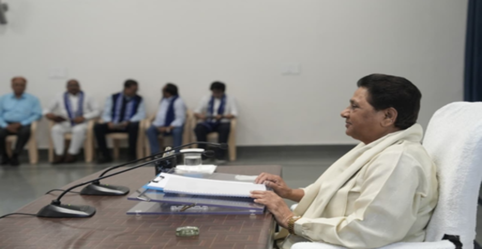 विरोधी दल संकीर्ण और छलावे की राजनीति कर रहे, जनता फिर बसपा की ओर देख रही : मायावती