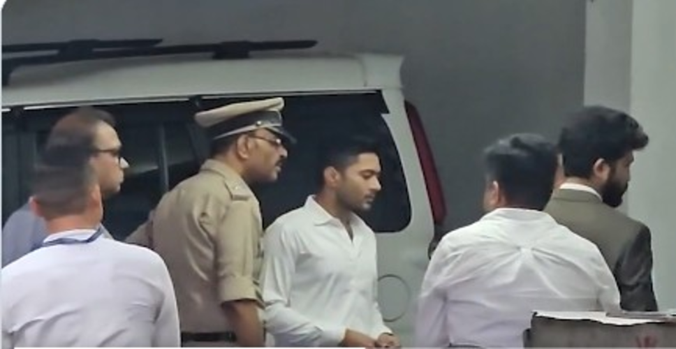 विधायकों के हस्ताक्षर मामले में पूछताछ के लिए सीआईडी मुख्यालय पहुंचे अभिषेक बनर्जी