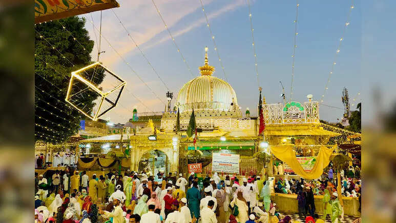 राजस्थान में शनिवार को मनाई जाएगी ईद-उल-फितर, बाजारों में रौनक