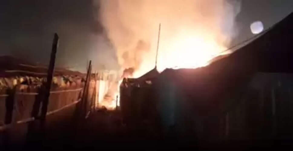 पश्चिम बंगाल: गंगासागर मेले में भीषण आग लगने से कई अस्थायी टेंट जलकर राख, भाजपा ने सरकार पर सवाल उठाए