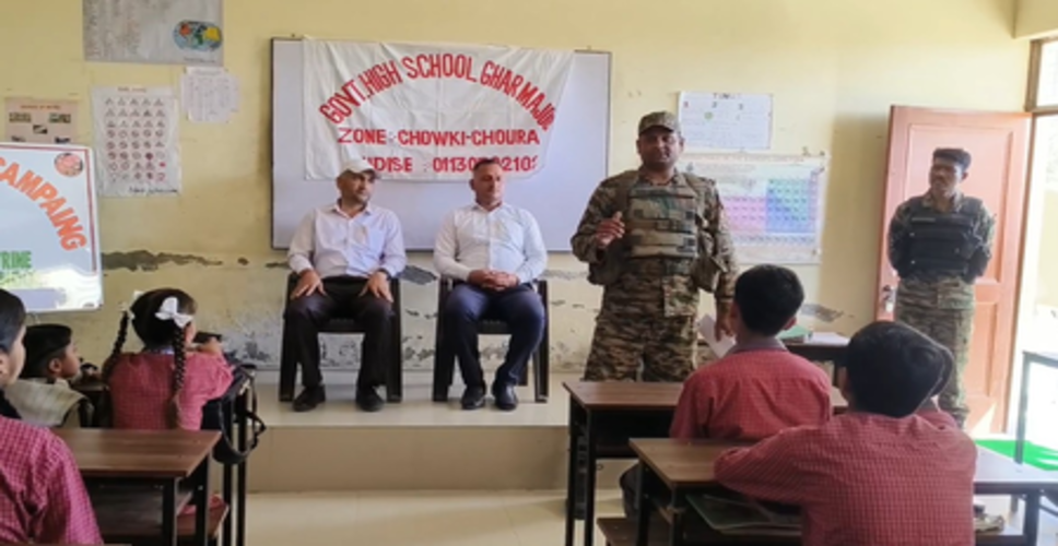 जम्मू-कश्मीर: भारतीय सेना ने घर माजूर स्कूल में &lsquo;प्रहार डॉक्ट्रिन&rsquo; पर जागरूकता अभियान चलाया