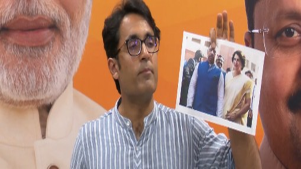 गांधी-वाड्रा परिवार का असली काम राजनीति नहीं बल्कि लोगों की जमीनों को हड़पना है : प्रदीप भंडारी