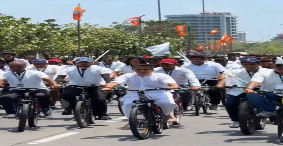 सूरत में पीएम मोदी को सुनने के लिए हजारों लोग साइकिल चलाकर पहुंचे : हर्ष संघवी
