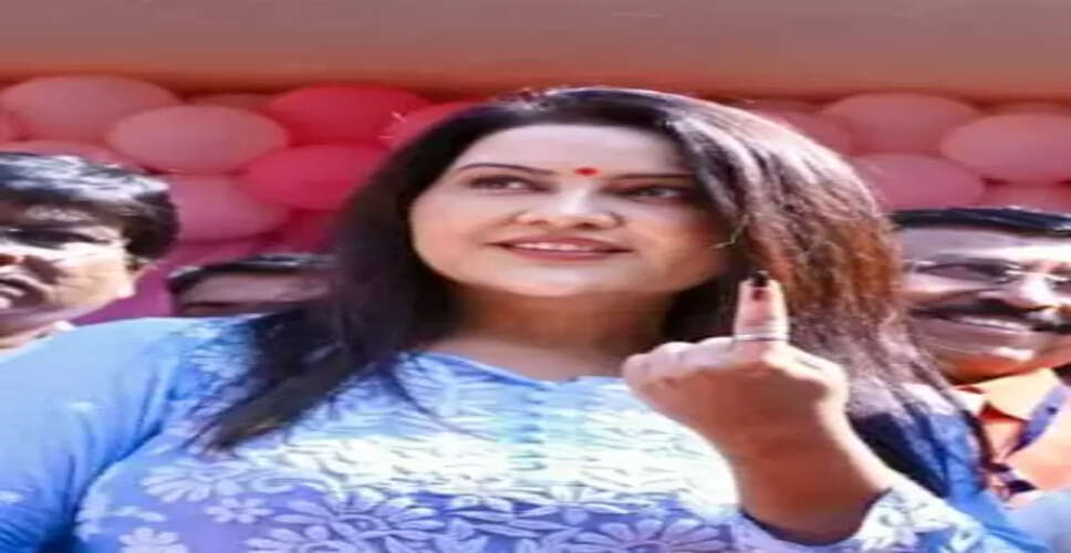 कौन सी पार्टी आपका विकास कर रही है, यह सोच समझकर वोट दें: अमृता फडणवीस