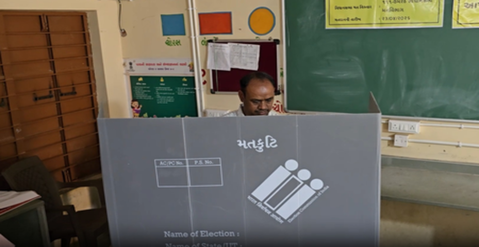 गुजरात उपचुनाव: उमरेठ में व्यापक तैयारियों के बीच मतदान जारी