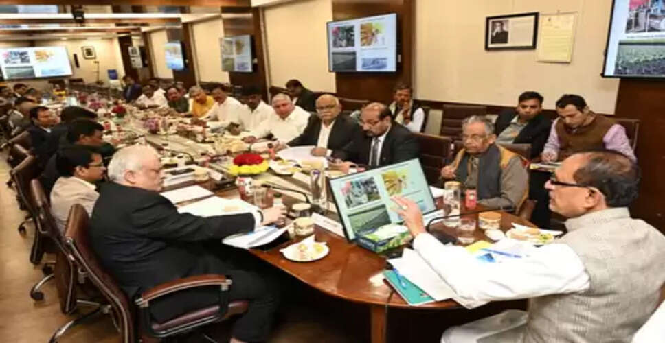 योजनाओं का क्रियान्वयन समयबद्ध, पारदर्शी और किसान केंद्रित हो : शिवराज सिंह चौहान