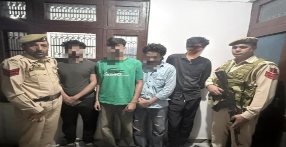 जम्मू-कश्मीर: पुलिस ने राजौरी में ड्रग्स तस्करों पर शिकंजा कसा, 5 गिरफ्तार