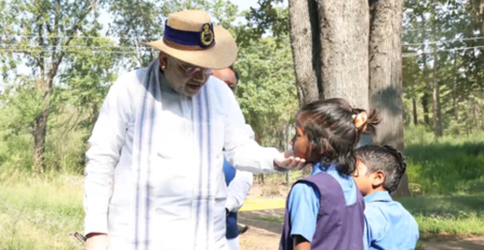 'अब हम बच गए', बस्तर में गृह मंत्री अमित शाह से बोली बच्ची, बताया आनंददायक पल