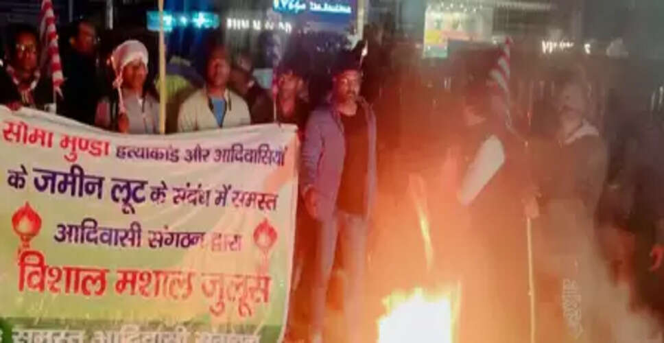 आदिवासी नेता की हत्या के विरोध में 30 संगठनों ने शनिवार को बुलाया झारखंड बंद, निकाला मशाल जुलूस