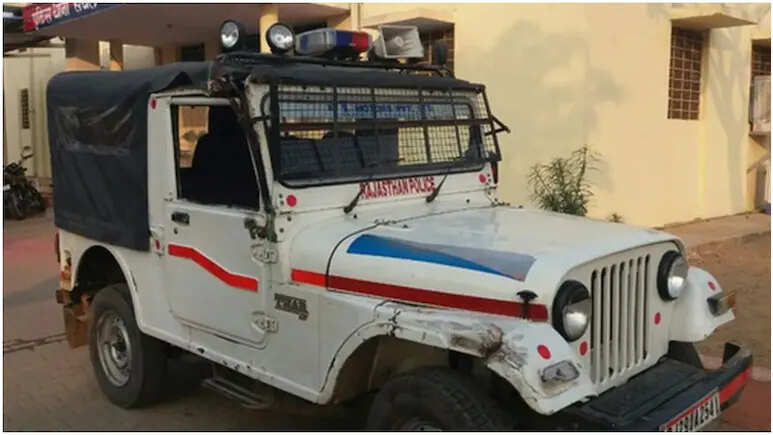 दौसा में सनसनी: 12वीं की छात्रा का शव पेड़ से लटका मिला, गांव में मचा हड़कंप