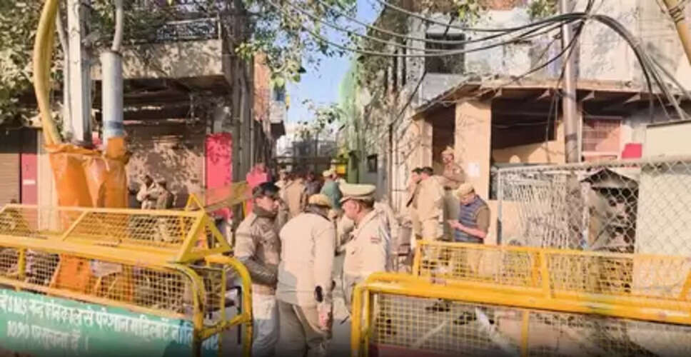 मथुरा में कड़ी सुरक्षा, श्री कृष्ण जन्मभूमि और शाही ईदगाह मस्जिद के आसपास कई रास्ते बंद