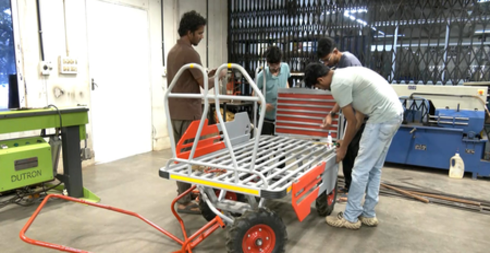 रेलवे का मॉडर्नाइजेशन : एनआईडी में डिजाइन की गईं ट्रॉलियां अब प्लेटफॉर्म पर पार्सल की हैंडलिंग को बनाएंगी आसान