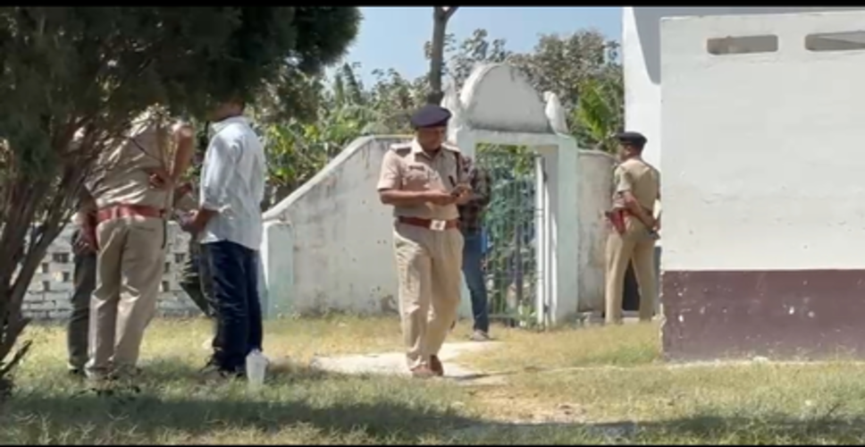 बिहार: मोतिहारी के मदरसे से हथियार बरामद, पुलिस का दावा- बड़ी घटना को अंजाम देने की थी साजिश