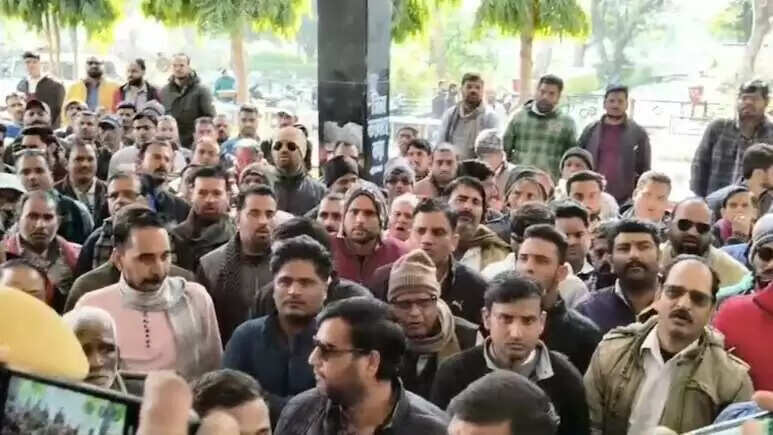 राजसमंद में 7 दिन से लापता युवक को लेकर ब्राह्मण समाज में आक्रोश, एसपी ऑफिस के बाहर प्रदर्शन की चेतावनी