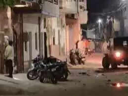 रामपुरा बस्ती में दो पक्षों के बीच हुई खूनी झड़प, एक्सक्लुसीव फुटेज में देखें पूर्व पार्षद के घर पर बोला हमला