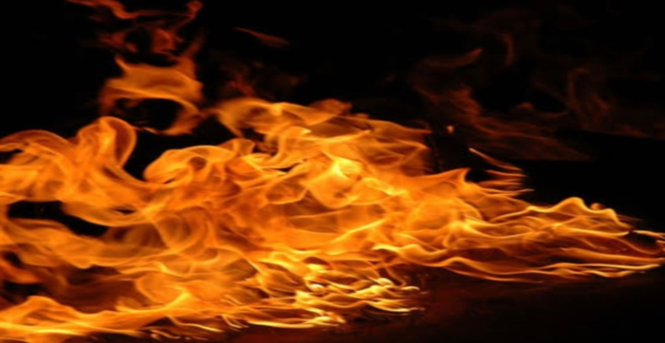 आंध्र प्रदेश : राजमुंदरी में शॉर्ट सर्किट से कपड़े की दुकान में लगी भीषण आग, लाखों का सामान राख