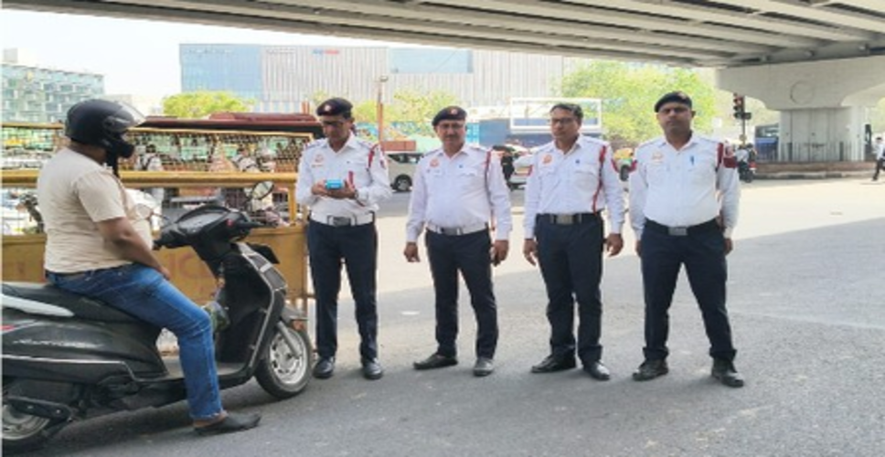 दिल्ली यातायात पुलिस ने गलत दिशा में वाहन चलाने के खिलाफ कड़ी कार्रवाई की