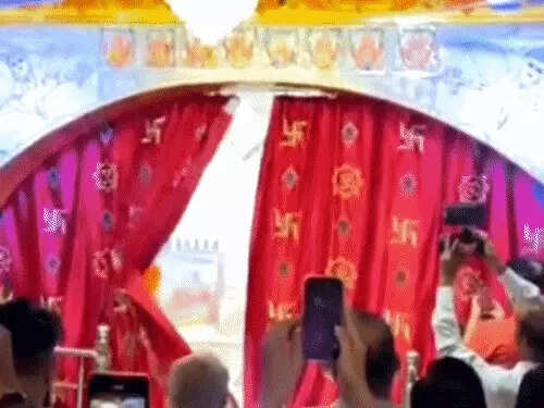 19 घंटे से ज्यादा होंगे गणेशजी के दर्शन, स्वर्ण मुकुट से सजे बप्पा; CCTV से निगरानी, इन रूट्स पर रहेगा ट्रैफिक डायवर्ट