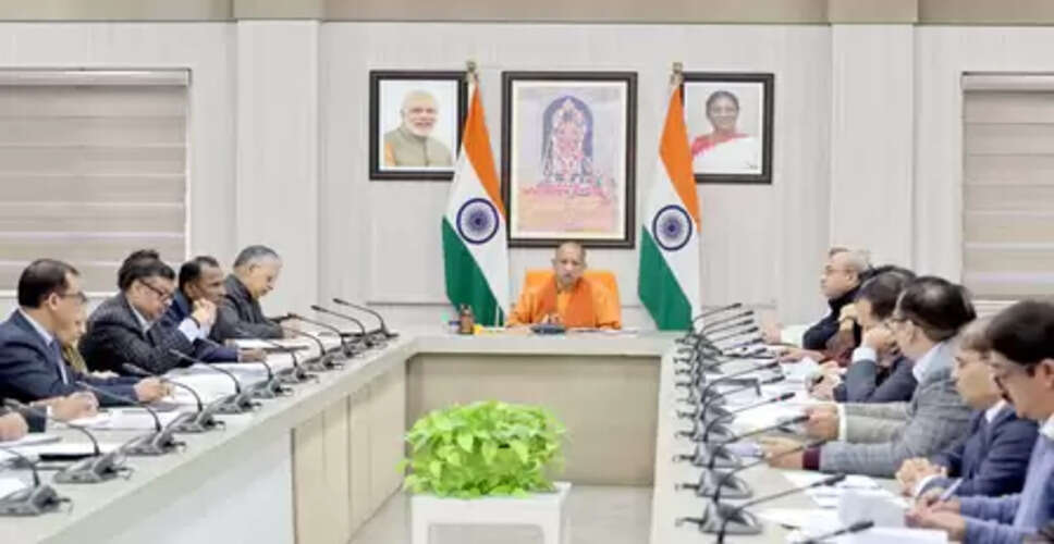 सभी विभाग समय से आवंटन बजट का करें इस्तेमाल, न हो कोई लापरवाही : सीएम योगी