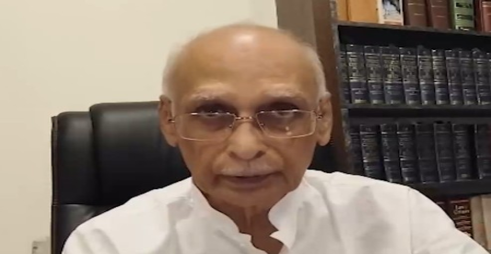 जनसांख्यिकीय परिवर्तन पैनल अवैध घुसपैठियों के निर्वासन संबंधी कानूनों पर देगी सुझाव: न्यायमूर्ति नावलेकर (सेवानिवृत्त)