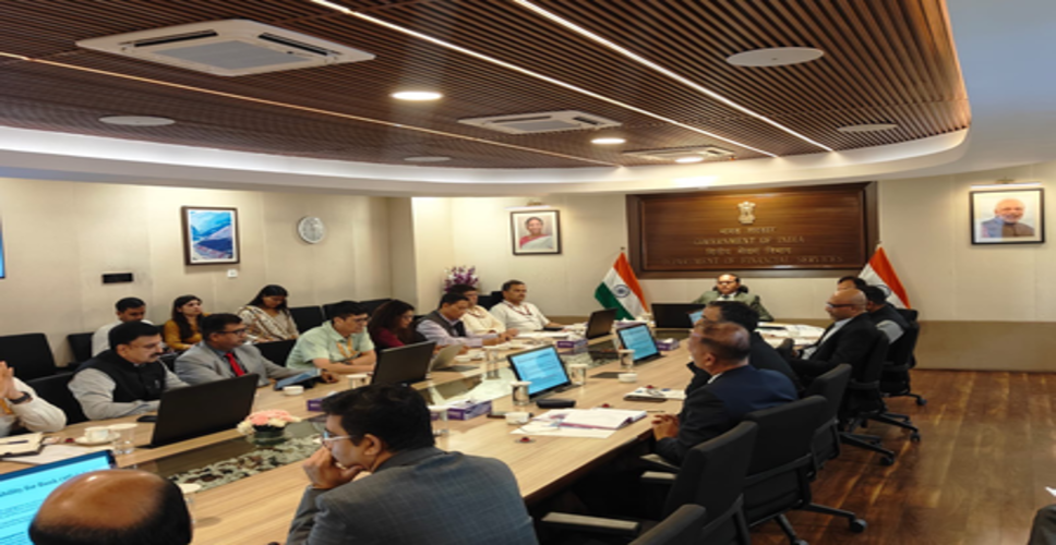 वित्तीय सेवा सचिव ने डिजिटल वित्तीय धोखाधड़ी और फर्जी खातों के बढ़ते उपयोग की समीक्षा की