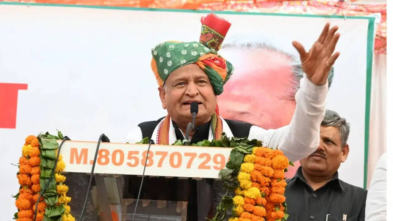 अशोक गहलोत ने तोड़ी चुप्पी, बोले- 25 सितंबर की बगावत आलाकमान नहीं, सचिन पायलट के नाम के खिलाफ थी