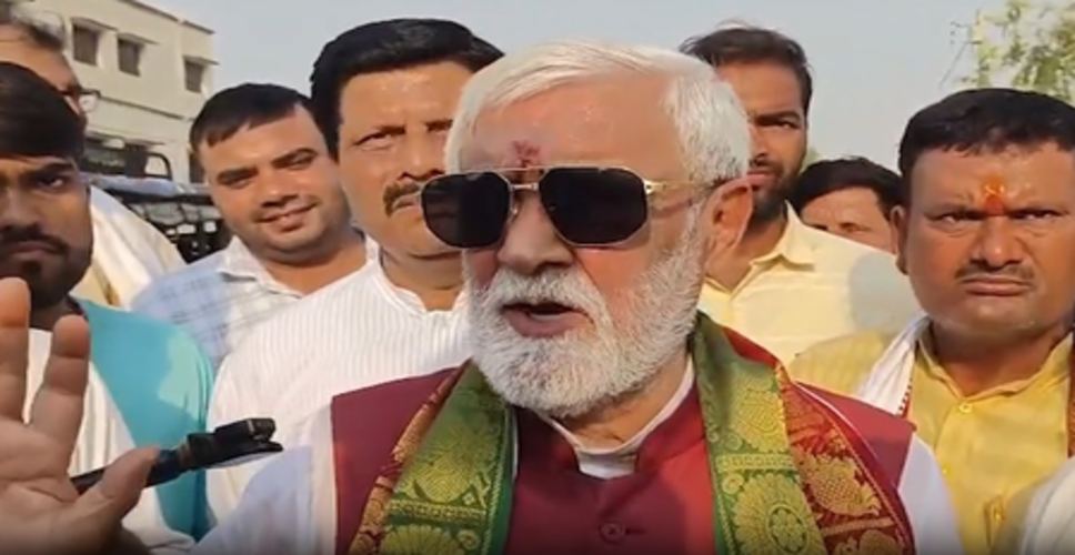 आरा: अश्विनी चौबे ने भरत तिवारी के परिवार से की मुलाकात, उच्चस्तरीय जांच की मांग