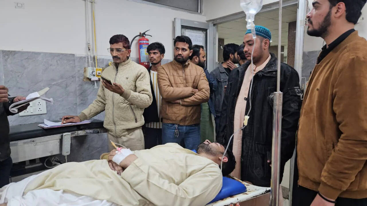 अजमेर दरगाह में खादिम पर जानलेवा हमला, लोहे की रॉड और बेसबॉल डंडों से पीटा, CCTV में कैद वारदात