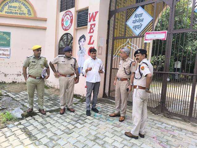 अलवर में पत्नी ने भाई और रिश्तेदारों के साथ मिलकर पति को पीटा, वीडियो में देंखे 50 हजार रुपए निकालने का आरोप