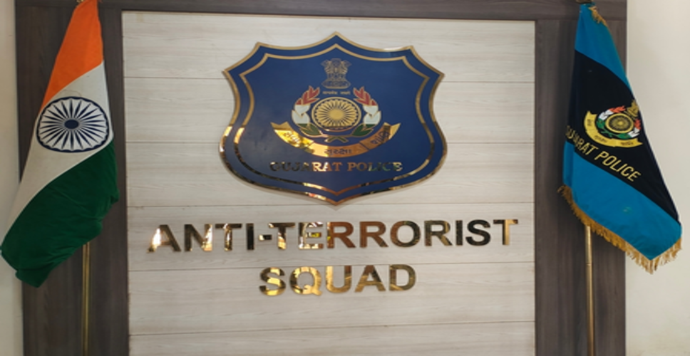राजकोट एयरपोर्ट पर गुजरात एटीएस और क्राइम ब्रांच की बड़ी कार्रवाई, 180 किलो चांदी जब्त