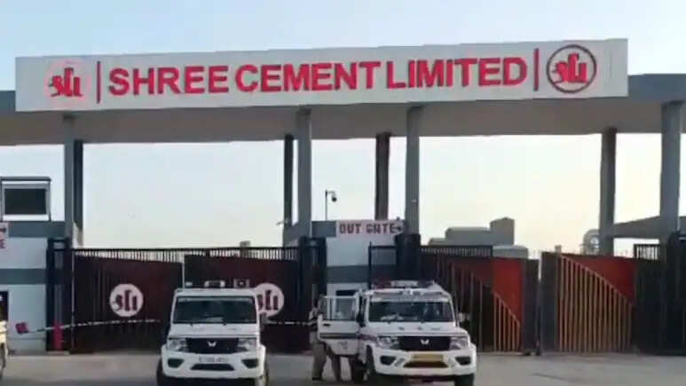 नवलगढ़ में श्री सीमेंट प्लांट में बड़ा हादसा, सीवरेज लाइन की खुदाई के दौरान मिट्टी में धंसा मजदूर, मौत