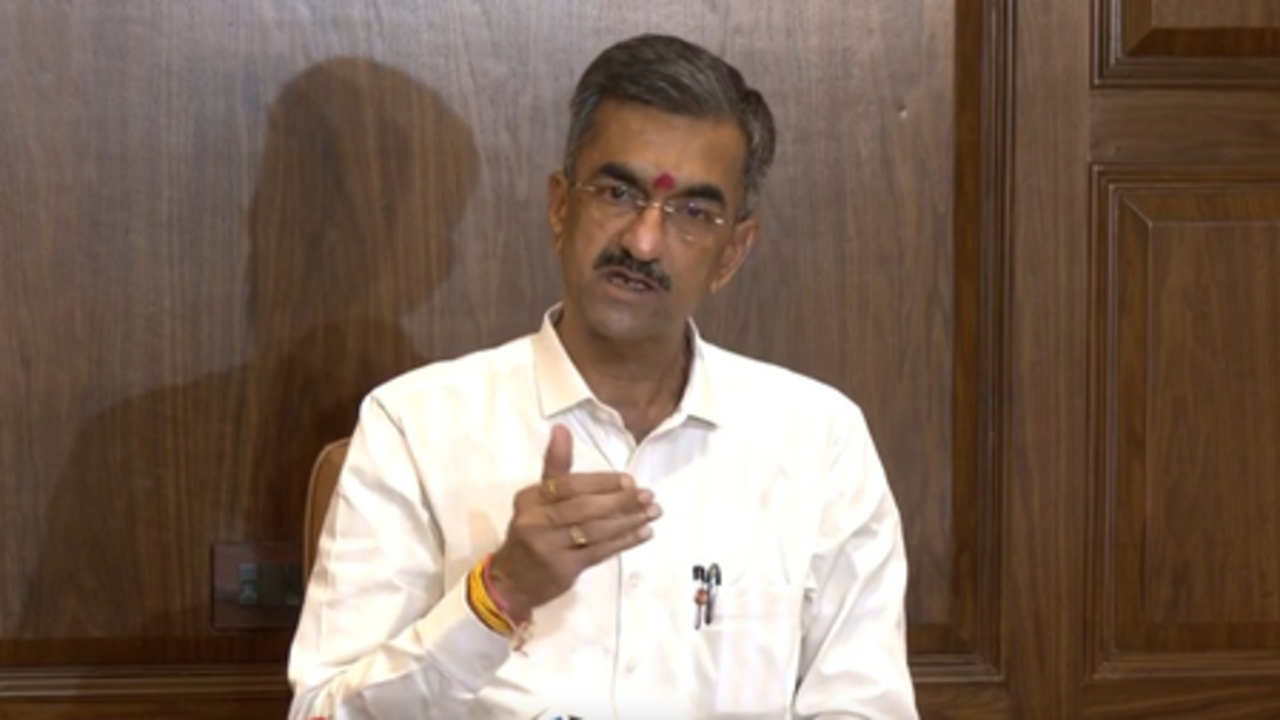 चुनाव चिह्न धनुष-बाण को फ्रीज करने की मांग पर भड़के शंभूराज देसाई, बोले- यह बालासाहेब ठाकरे की विचारधारा का अपमान