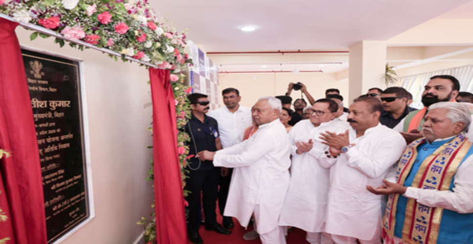 बिहार : नीतीश ने राज्यसभा की सदस्यता ग्रहण करने के पूर्व विधान परिषद अतिथि निवास का किया शुभारंभ