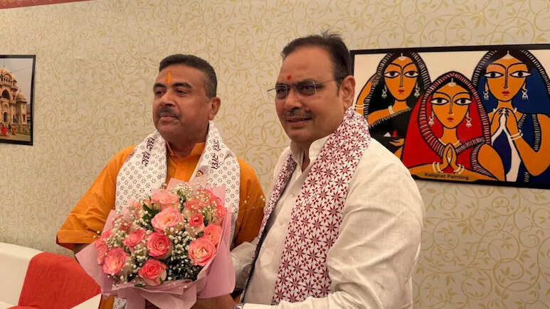 सीएम भजनलाल शर्मा ने शुभेंदु अधिकारी के शपथ ग्रहण में की शिरकत, बंगाल के मुख्यमंत्री को दी शुभकामनाएं