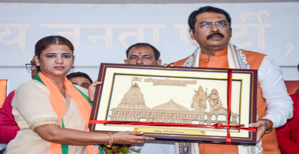 राजद महिला मोर्चा की प्रदेश अध्यक्ष रितु जायसवाल सैकड़ों कार्यकर्ताओं संग भाजपा में शामिल