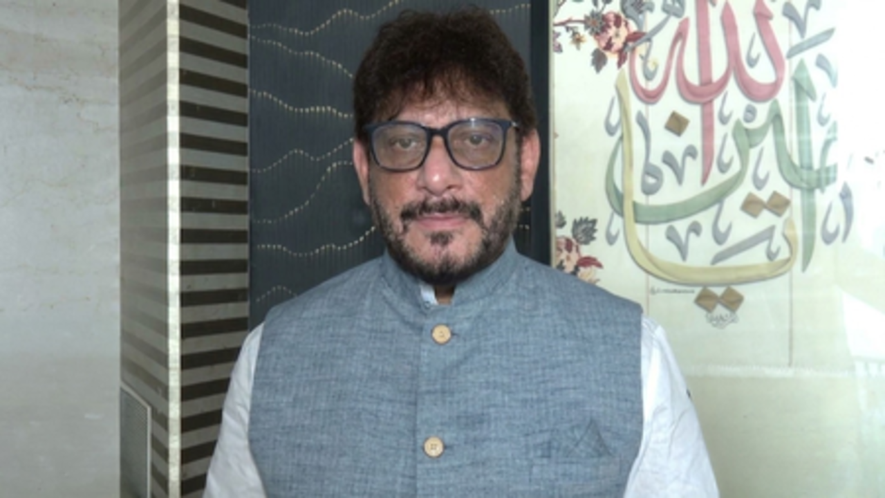 हिजाब धार्मिक अधिकार, वंदे मातरम को जबरन नहीं थोपा जा सकता : वारिस पठान