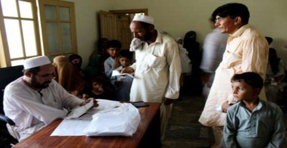 पाकिस्तान की अफगान निर्वासन नीति पर वैश्विक आलोचना तेज: रिपोर्ट