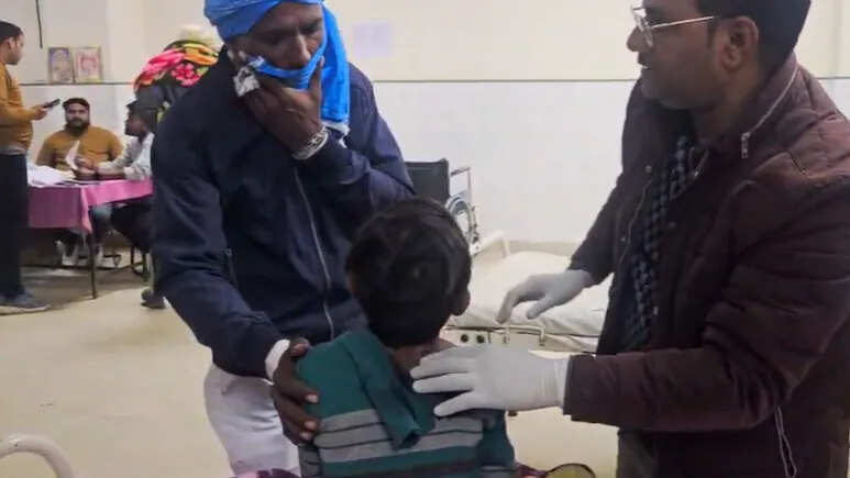 राजस्थान में नहीं रुक रही हर्ष फायरिंग, जन्मदिन पर चली गोली 7 साल के मासूम के कंधे को चीरते हुए महिला को लगी