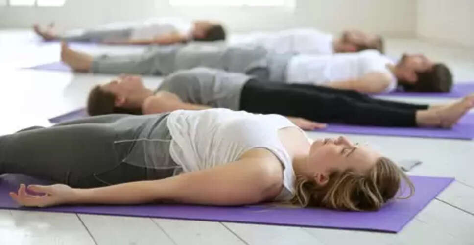 स्ट्रेस के चलते रात में नहीं आती गहरी नींद? 'योग निद्रा' है सबसे आसान और असरदार समाधान