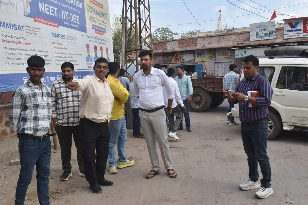 स्वच्छता को लेकर प्रशासन सख्त, आयुक्त गोविंद सिंह भींचर खुद सड़कों पर उतरे