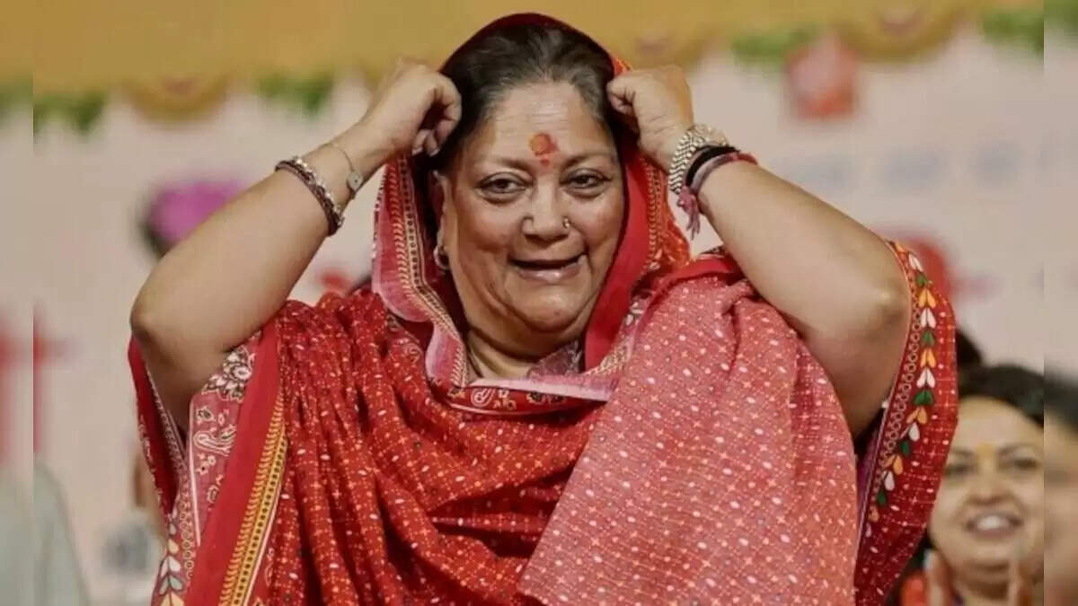 वसुंधरा राजे ने हुई लोगों के सामने भावुक, वीडियो में देखें बोलीं— छालों ने कभी मेरा रास्ता नहीं रोका, पिन से फोड़कर आगे बढ़ जाती