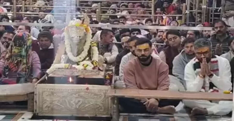 विराट कोहली और कुलदीप यादव भगवान महाकाल के दरबार में पहुंचे, भस्म आरती में शामिल हुए