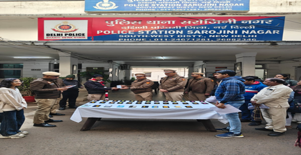 दिल्ली: संगठित मोबाइल चोरी गिरोह का किया भंडाफोड़, चोरी के 46 मोबाइल बरामद