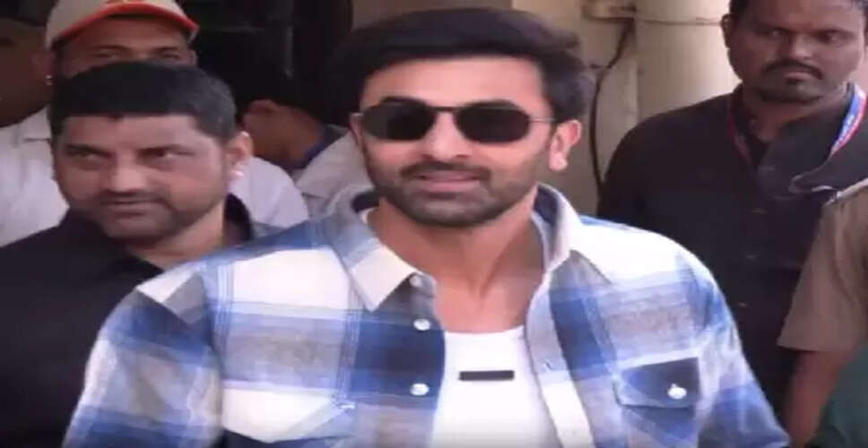 बीएमसी चुनाव : 'वोट हमारी ताकत,' रणबीर कपूर, पद्मिनी कोल्हापुरे और शबाना आजमी ने भी किया मतदान