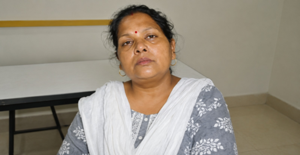 लखनऊ अग्निकांड : बेटे को खोने के गम में टूटी मां, बोलीं- 10 मिनट पहले दफ्तर नहीं पहुंचता तो बच जाती जान