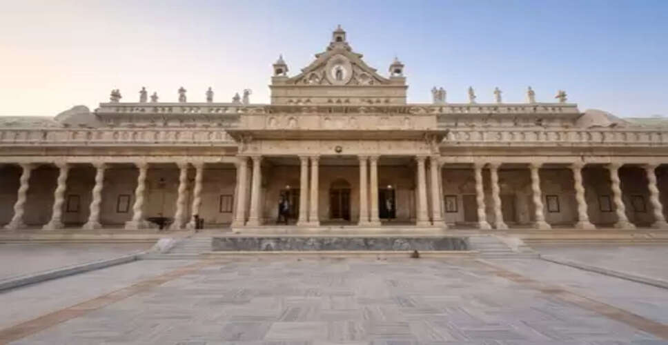 बसंत पंचमी पर वृंदावन के इस मंदिर में खुलता है रहस्यमयी कमरा, विदेशों से दर्शन करने के लिए आते हैं भक्त