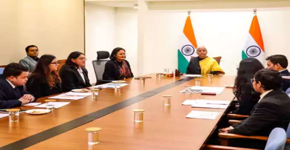 वित्त मंत्री ने दिल्ली यूनिवर्सिटी के छात्रों के साथ की आने वाले बजट पर चर्चा